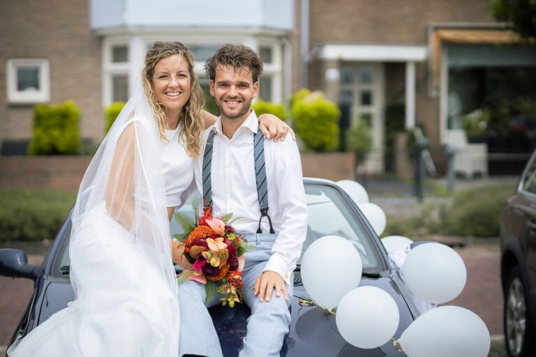 Motorkap trouwfoto nijhoffelmo ballonnen huwelijk Ranault Zandvoort
