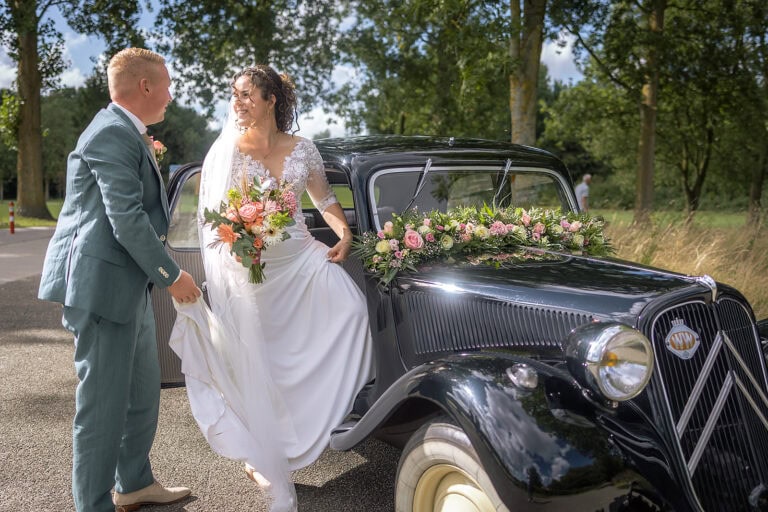 Citroen Traction Avant bij bruiloft van Nienke en Steven in Gestmerambacht