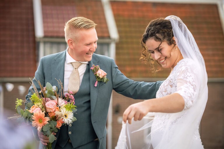 Trouwceremonie in het stadhuis van Alkmaar met bruidspaar Nienke en Steven